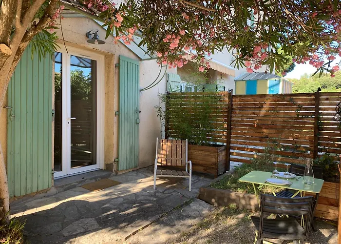 Moderne Cozy Ribaute-les-Tavernes